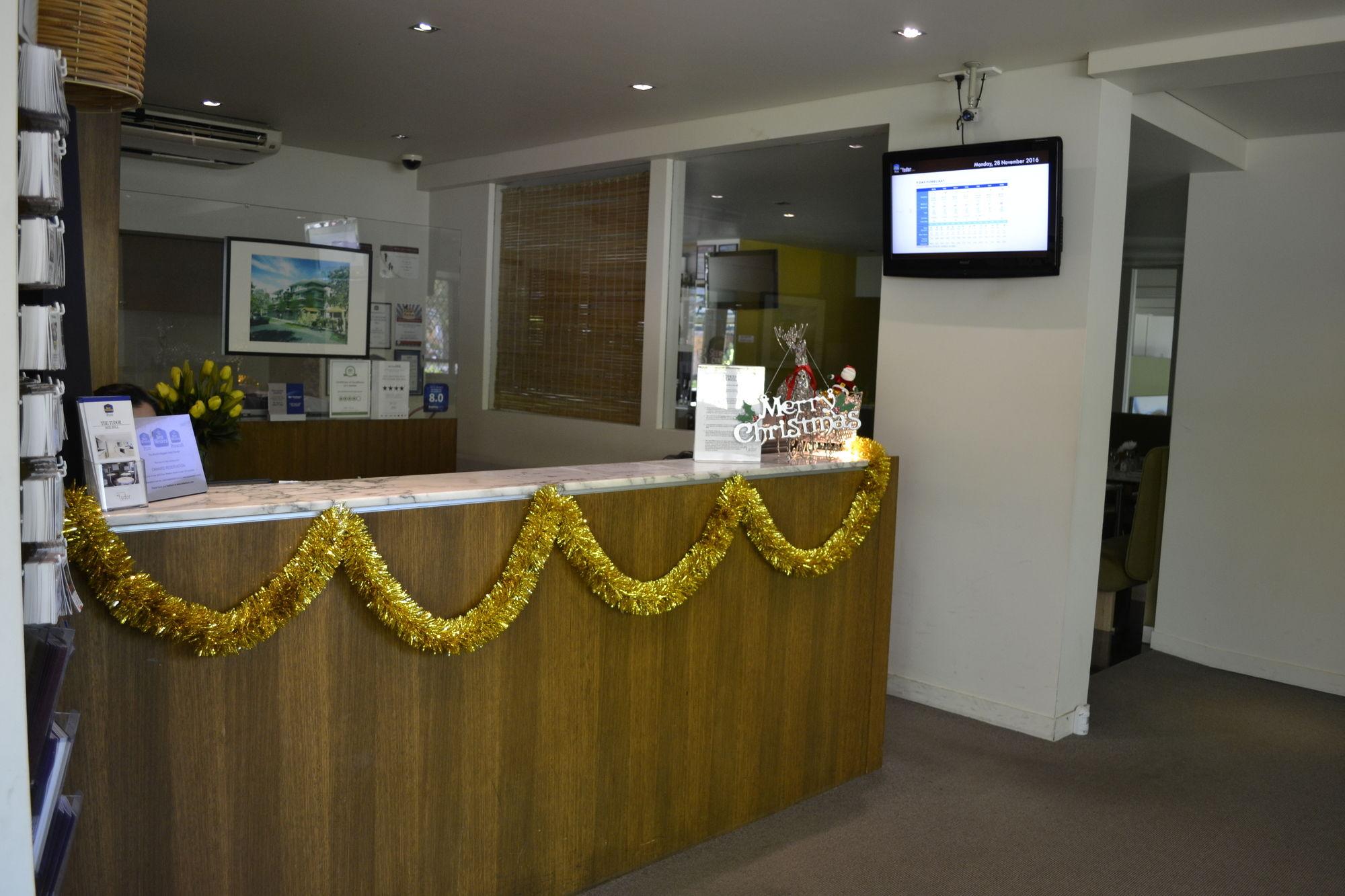 Best Western Plus The Tudor Box Hill Exterior photo