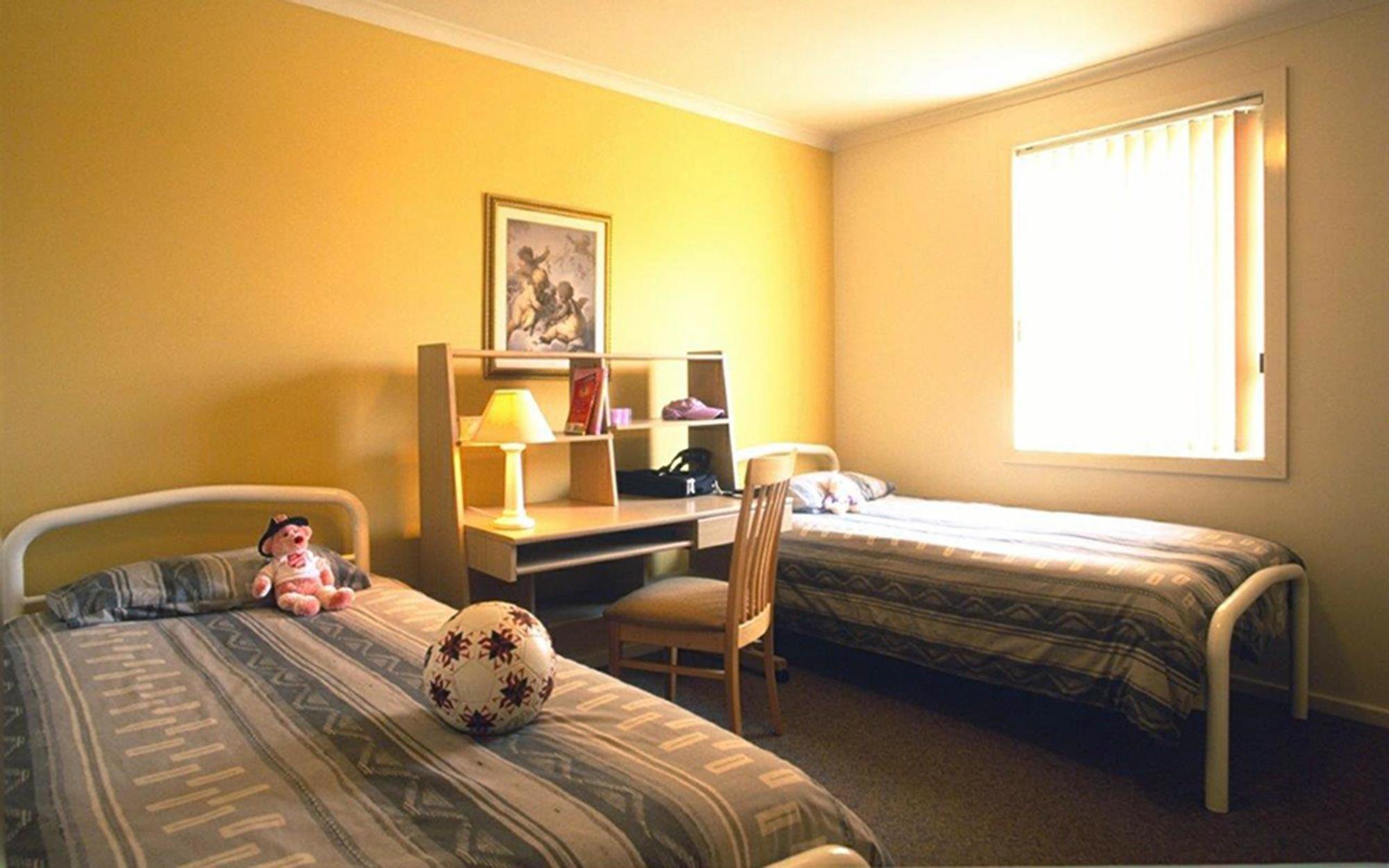 Best Western Plus The Tudor Box Hill Exterior photo